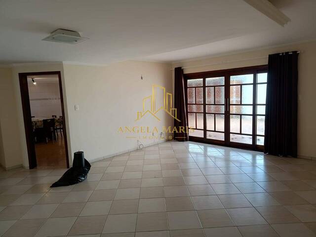 Casa para Venda em São José dos Campos - 3