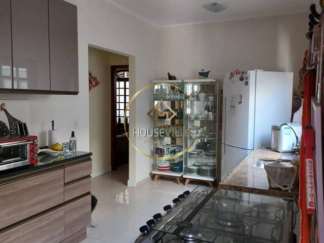 Casa para Venda em São José dos Campos - 4