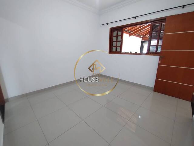 Casa para Venda em São José dos Campos - 4