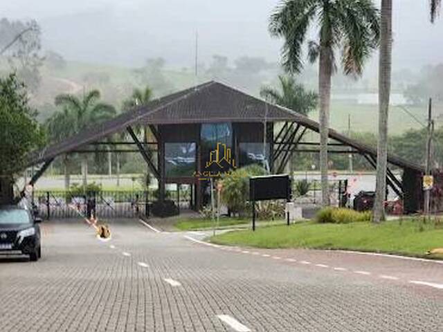 Venda em Condomínio Residencial Jaguary - São José dos Campos