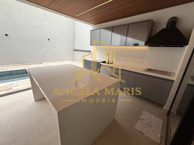 Casa para Venda em São José dos Campos - 4