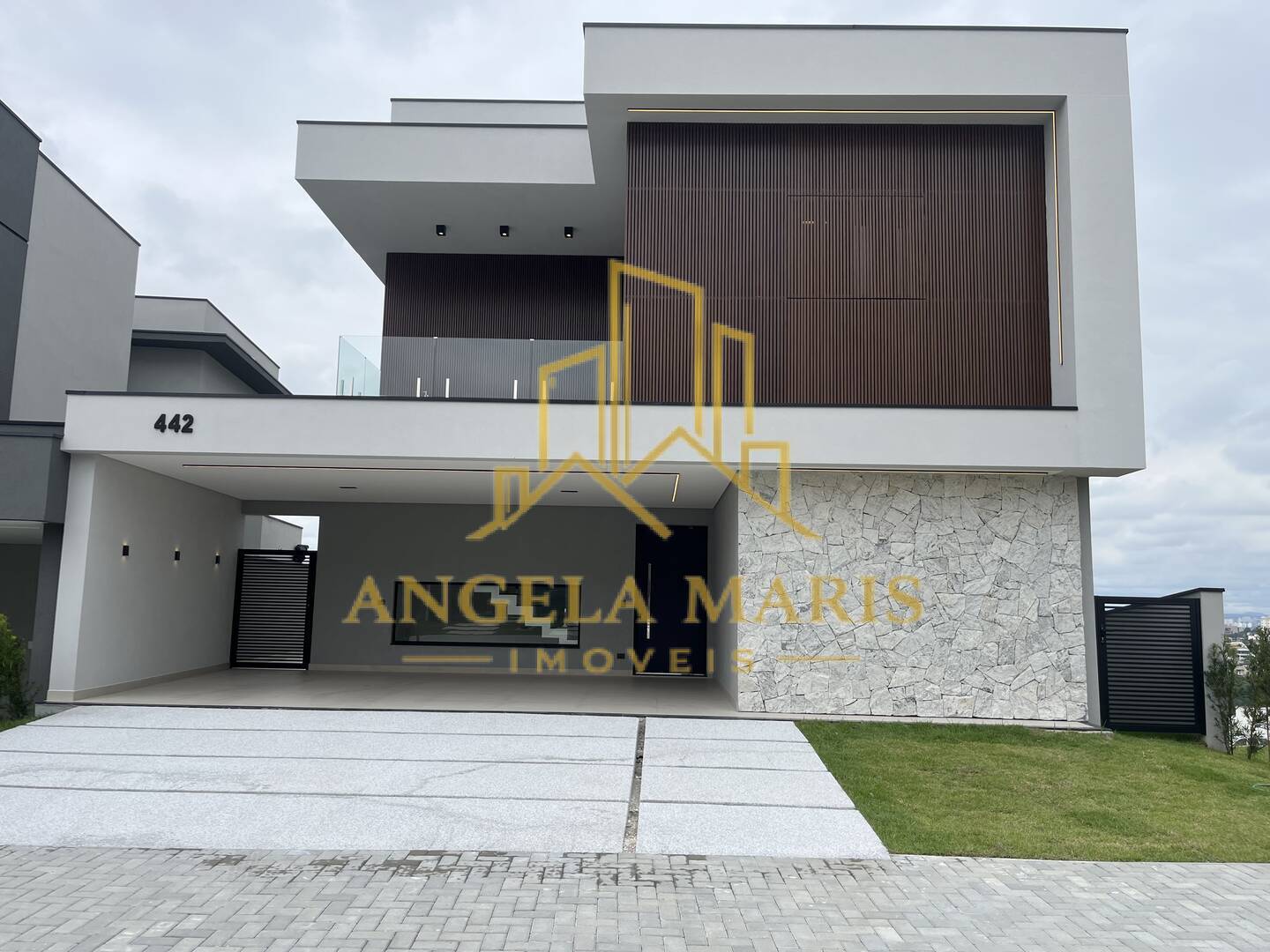 Casa, 4 quartos, 270 m² - Foto 1