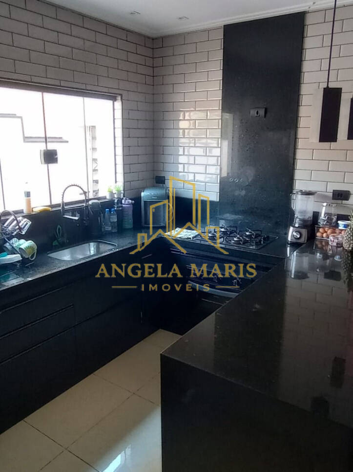 Casa, 3 quartos, 215 m² - Foto 4